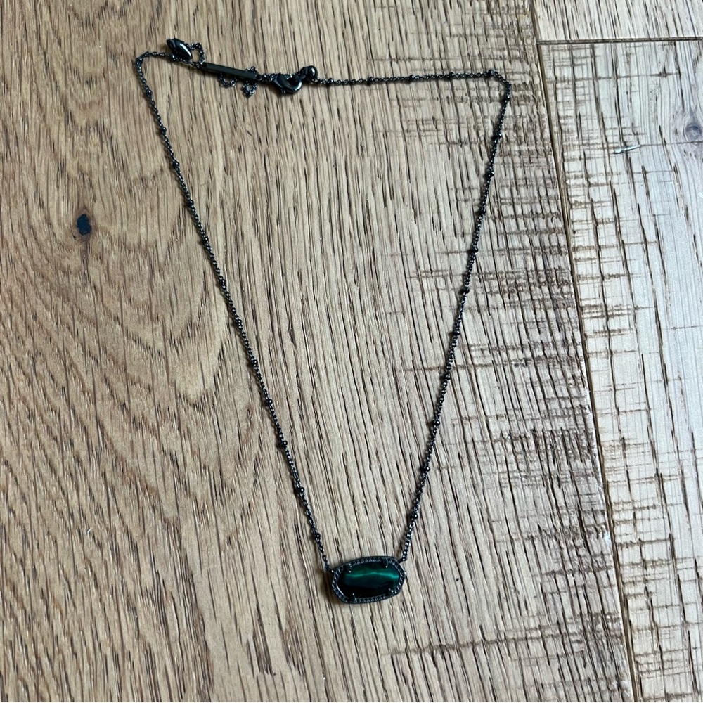 Kendra Scott necklace